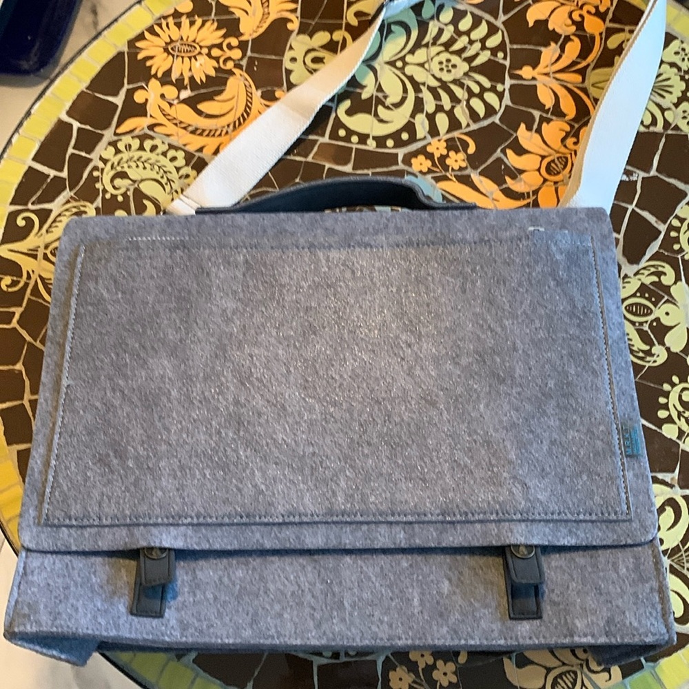 MRKT WOOL FELTED BRIEFCASE